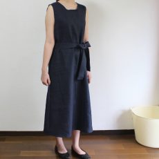 細めのラインのワンピースがお好きな方へ。シンプルなAラインワンピース