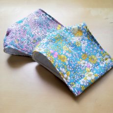 花柄ガーゼのワンピースとマスクのお揃いコーデ