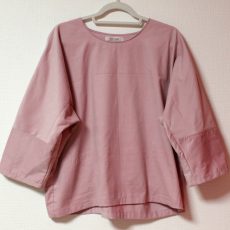 デザインが新しくなったドルマンブラウスは、着心地に１００％こだわって。