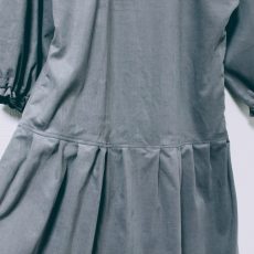 コーデュロイのローウエストワンピースグレーは、小さいサイズで