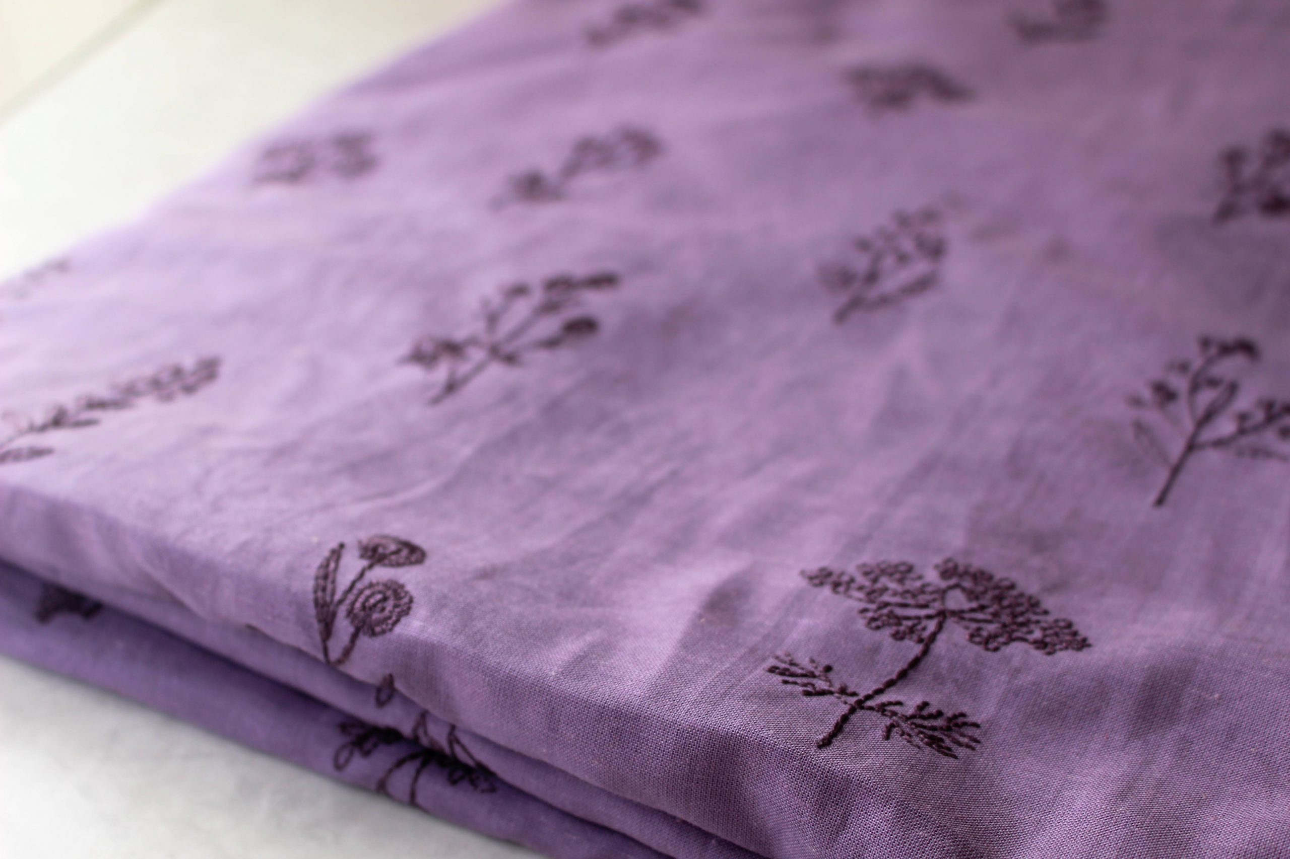 生地入荷>コットンリネン刺繍模様 - komof kamakura